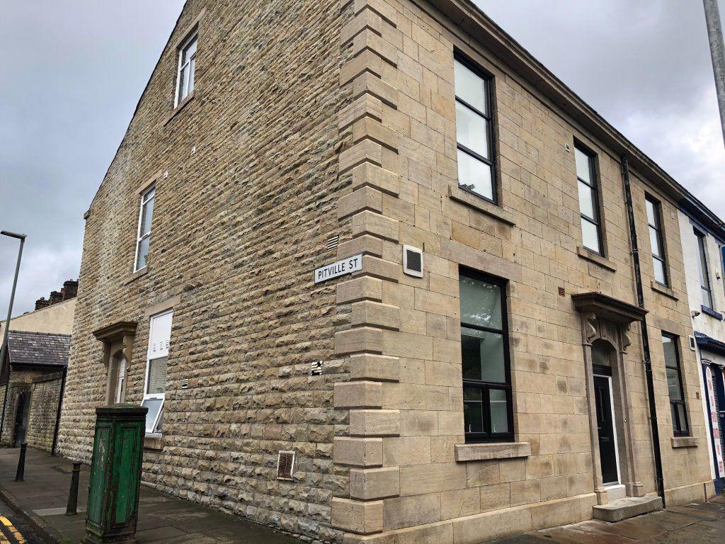 Blackburn Road, Darwen, Lancashire 1 bed flat £425 pcm (£98 pw)
