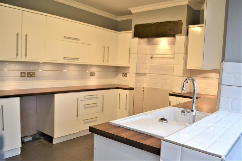 Westbourne Avenue, Cannock 3 bed house £199,950