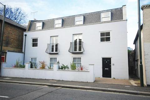 2 bedroom flat to rent - Thames Street, Hampton