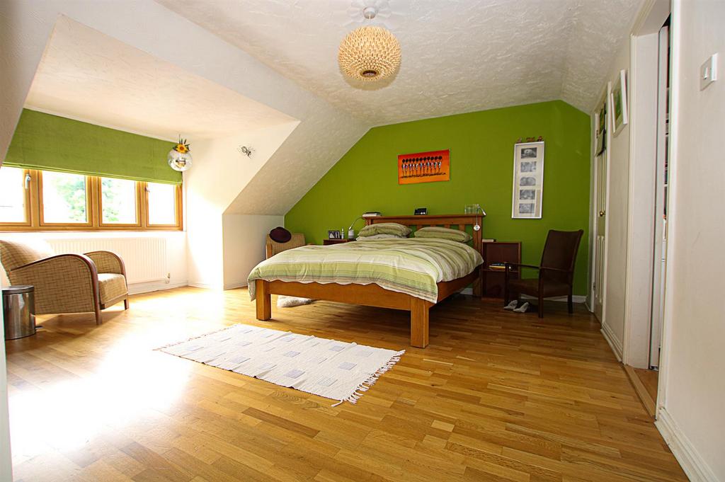 Master Bed2.jpg