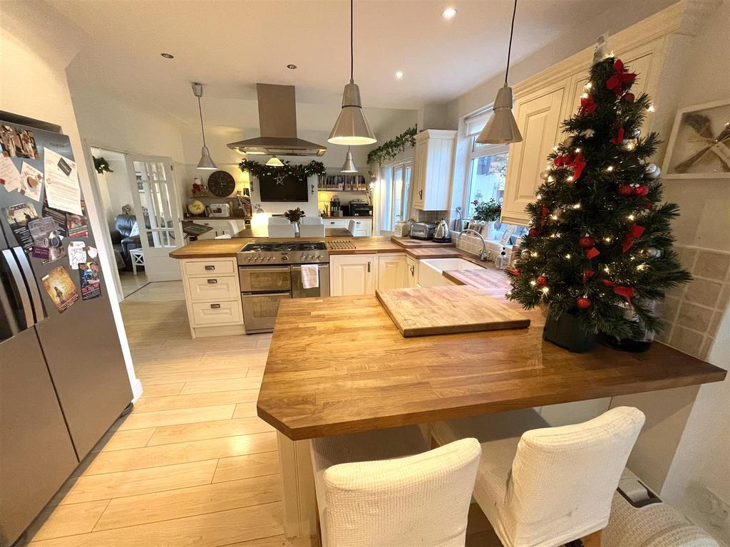 Thingwall Hall Drive, Liverpool 3 bed semidetached house £325,000