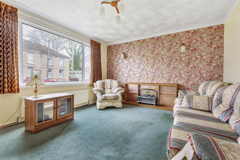 Culfor Road, Loughor, Swansea 3 bed detached house £225,000