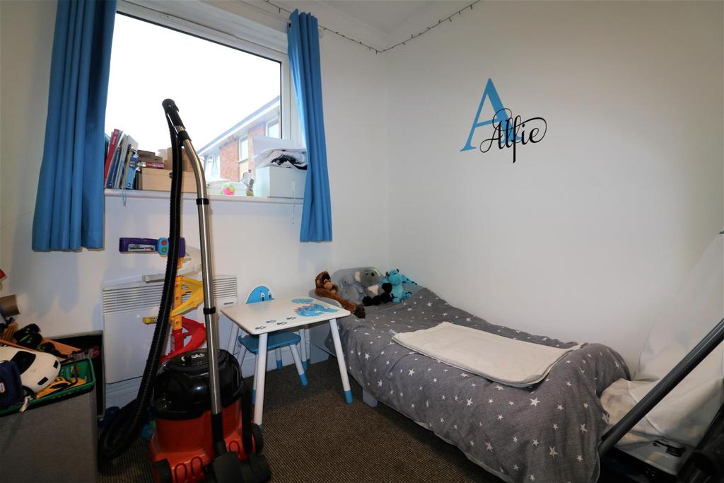 Colne Court, East Tilbury, Tilbury 2 bed flat £900 pcm (£208 pw)