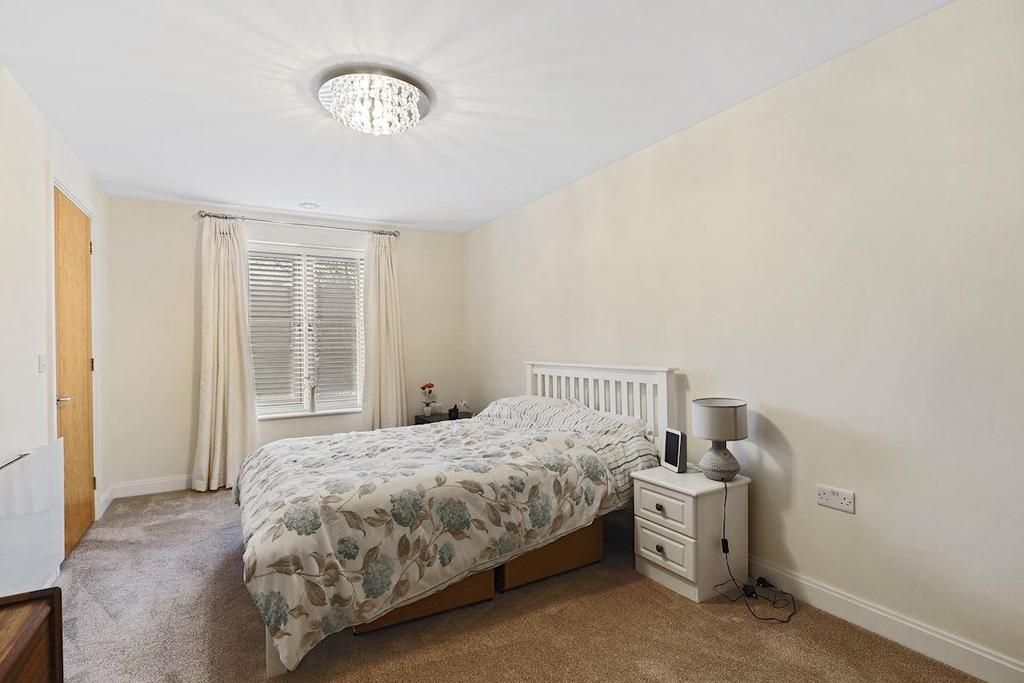 Bedroom 1 (2).jpg