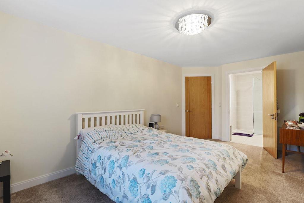 Bedroom 1.jpg
