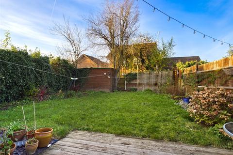 2 bedroom bungalow for sale - Staveley Road, Ashford, Middlesex, TW15