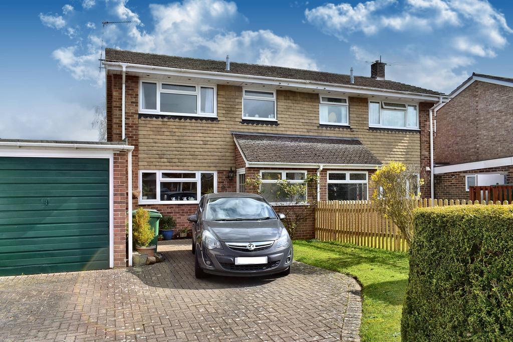 The Pentlands, Kintbury RG17 3 bed semidetached house £399,950