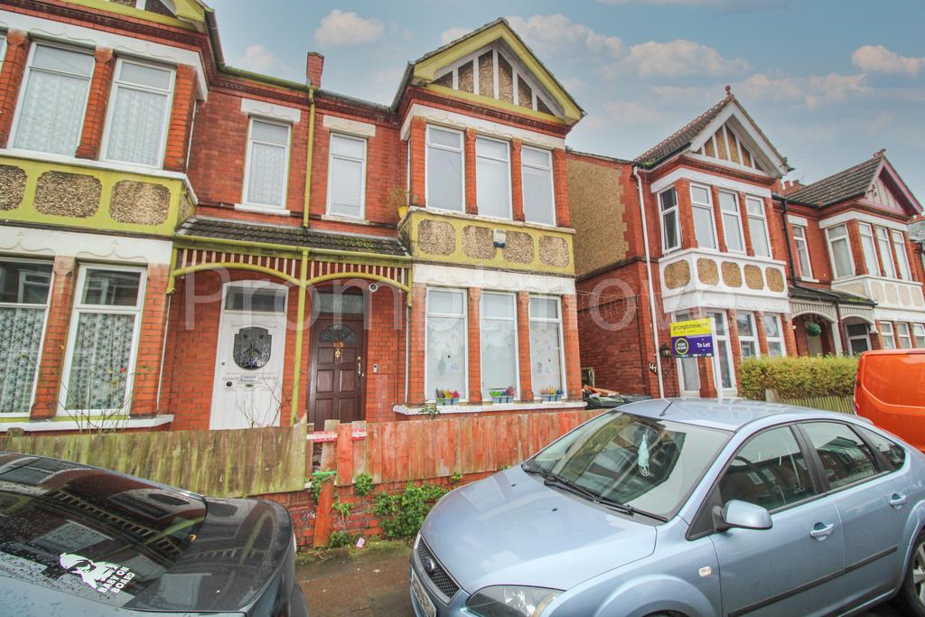 Ashburnham Road Luton LU1 1JW 4 bed semidetached house £1,350 pcm (£