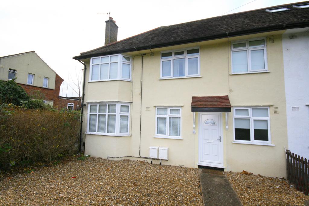 Roding Lane North, Woodford Green... 2 bed flat - £1,300 pcm (£300 pw)