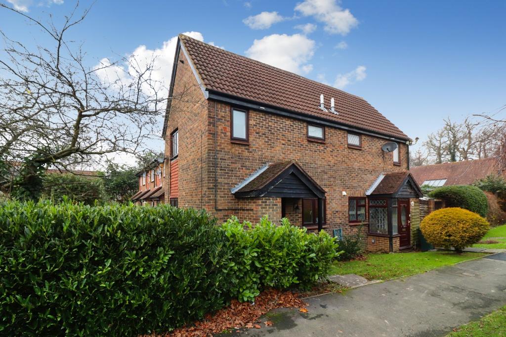 Furtherfield, Abbots Langley, Herts, WD5 1 bed house £280,000