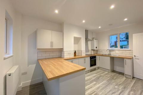 12 First Avenue, Dursley, GL11 4NW