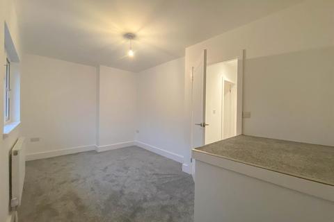 12 First Avenue, Dursley, GL11 4NW