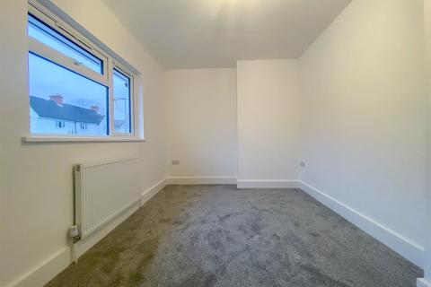 12 First Avenue, Dursley, GL11 4NW