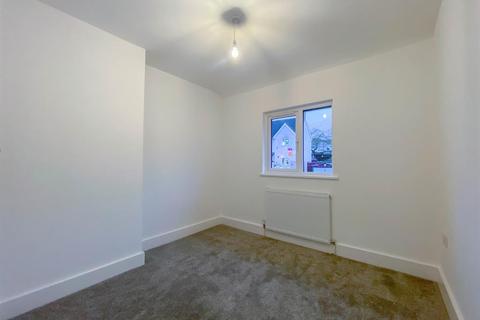 12 First Avenue, Dursley, GL11 4NW