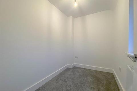 12 First Avenue, Dursley, GL11 4NW