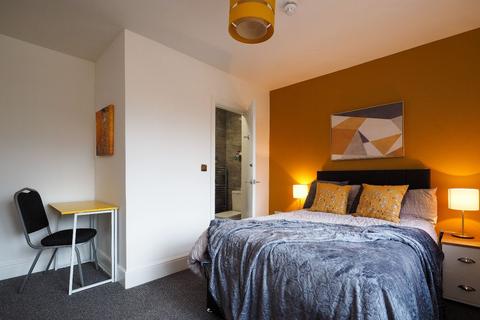 1 bedroom in a house share to rent, Station Road