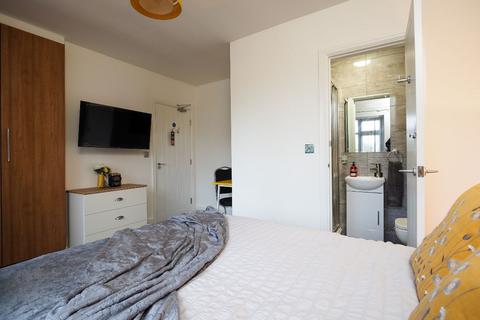 1 bedroom in a house share to rent, Station Road