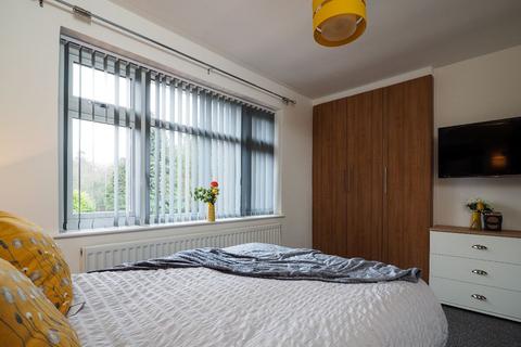 1 bedroom in a house share to rent, Station Road