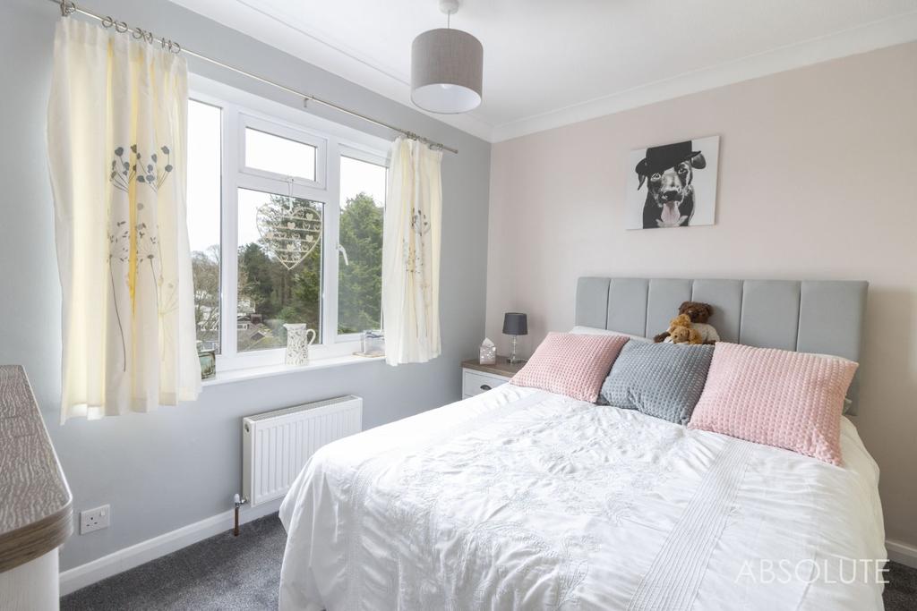 Frobisher Green, Torquay, Devon, TQ2 3 bed semidetached house £310,000