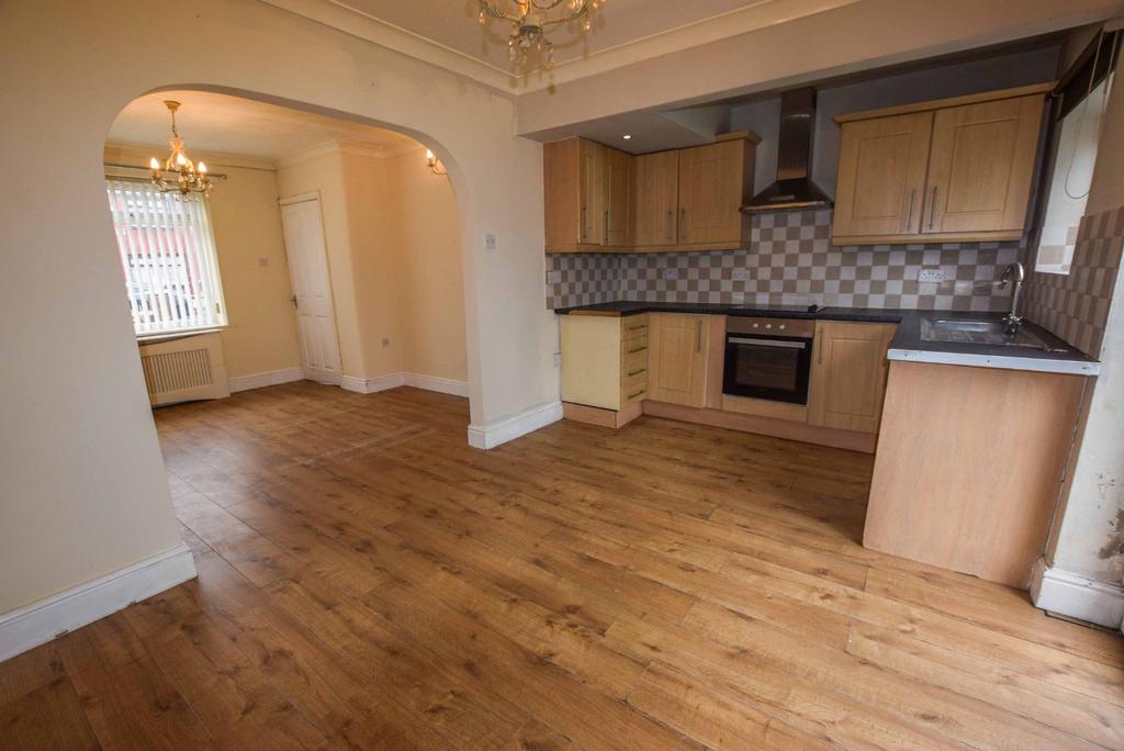 Bray Avenue, Eccles, Manchester, M30 3 bed semidetached house £190,000