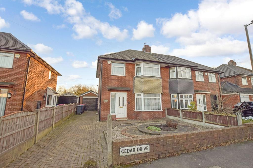 Cedar Drive, Clifton, Swinton, M27 3 bed semidetached house £220,000