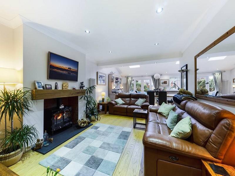 Ty Wern Road, Rhiwbina, Cardiff. CF14... 3 bed semidetached house £