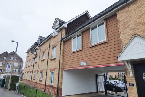 2 bedroom flat to rent, Southend Road, Stanford-le-Hope, SS17