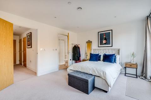 6 bedroom terraced house to rent, Upper Richmond Road, London