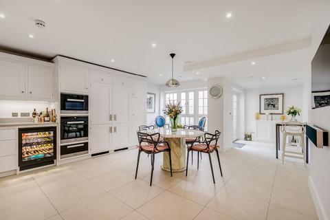 6 bedroom terraced house to rent, Upper Richmond Road, London SW15