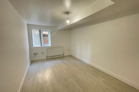 2 bedroom flat to rent, Jubilee Road, Hp11