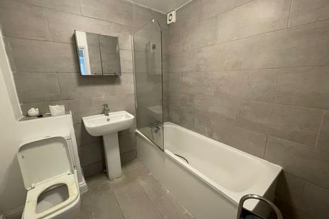 2 bedroom flat to rent, Jubilee Road, Hp11