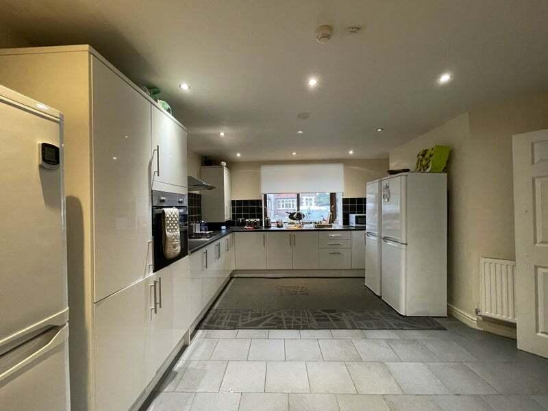 Bloxwich Road North, Willenhall, West Midlands, WV12 5PG Mixed use £