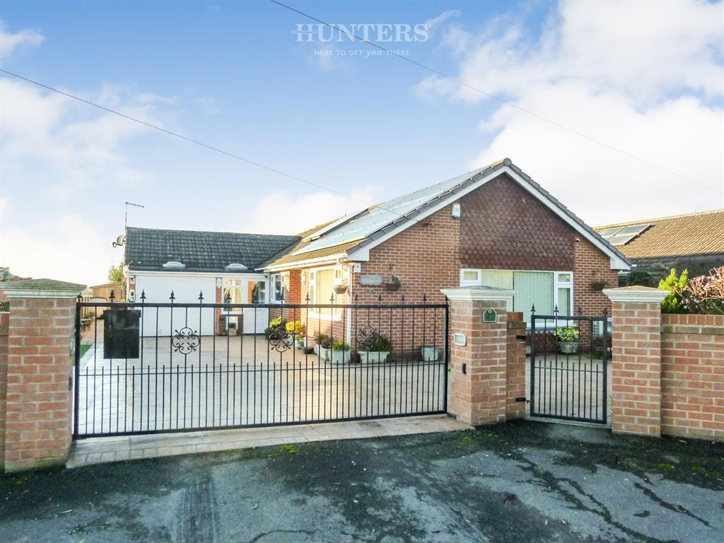 Main Street, Hayton, Retford, DN22 9LA 5 bed detached bungalow £450,000