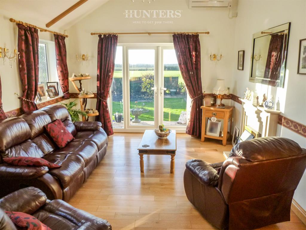 Main Street, Hayton, Retford, DN22 9LA 5 bed detached bungalow £450,000