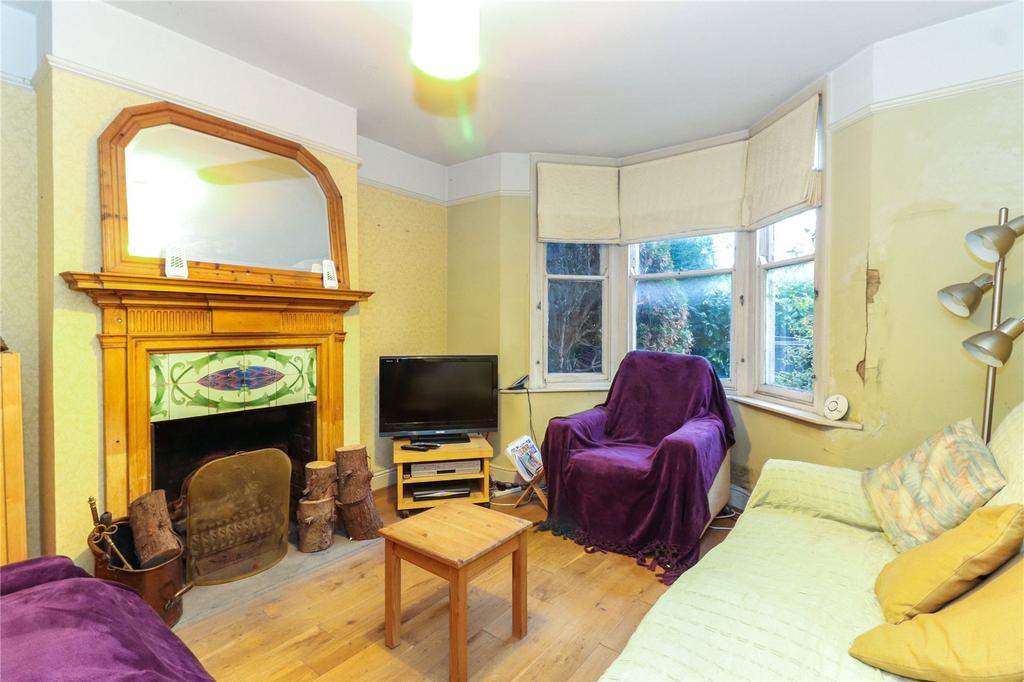 Holtspur Lane, Wooburn Green... 3 bed semidetached house £350,000