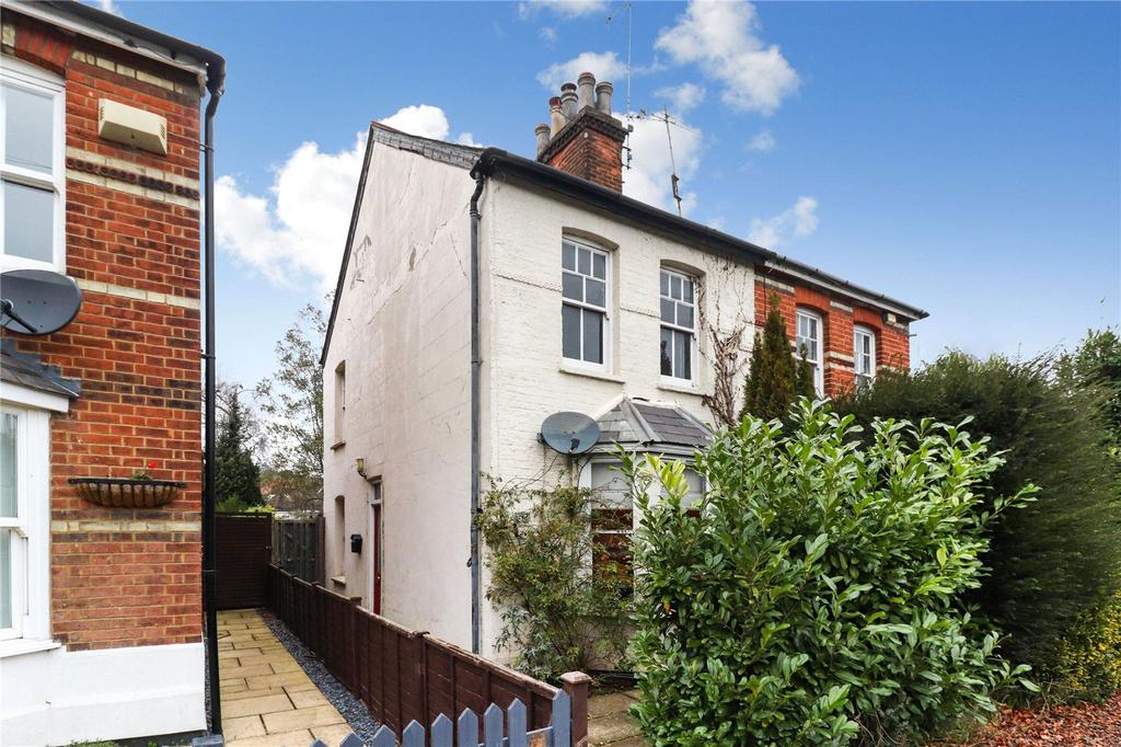 Holtspur Lane, Wooburn Green... 3 bed semidetached house £350,000