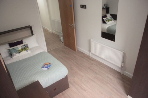 1 bedroom in a flat share to rent - Kyffin Square, Bangor LL57 1LA, United Kingdom