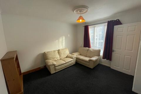 3 bedroom terraced house to rent, Spearing Road,