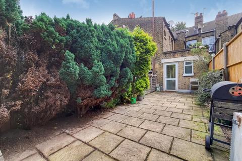 3 bedroom terraced house to rent, Parkhouse Street, London, SE5