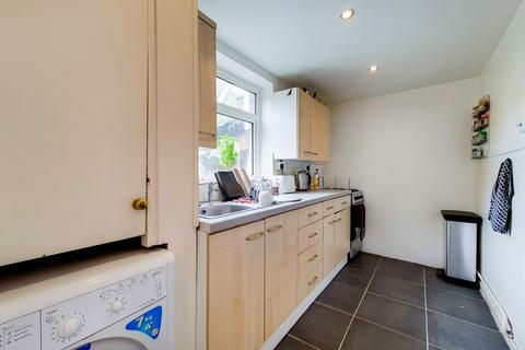3 bedroom terraced house to rent, Parkhouse Street, London, SE5