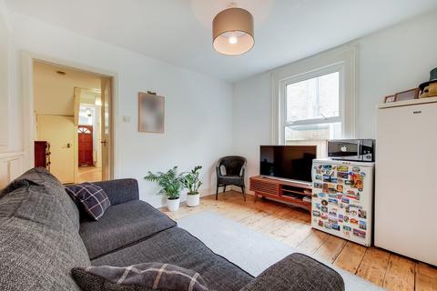 3 bedroom terraced house to rent, Parkhouse Street, London, SE5