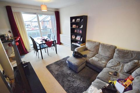 2 bedroom apartment to rent, Tudor Cort, Middleport