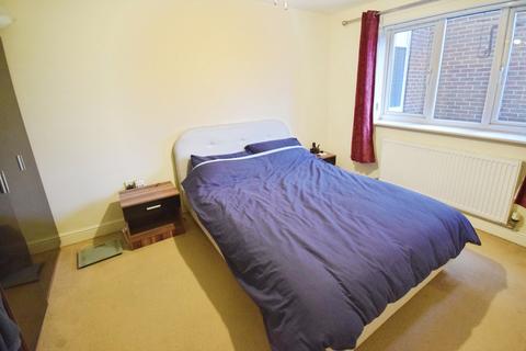 2 bedroom apartment to rent, Tudor Cort, Middleport