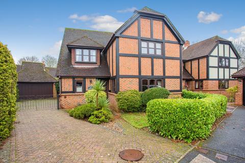 4 bedroom detached house for sale - Court Meadow Close, Rotherfield