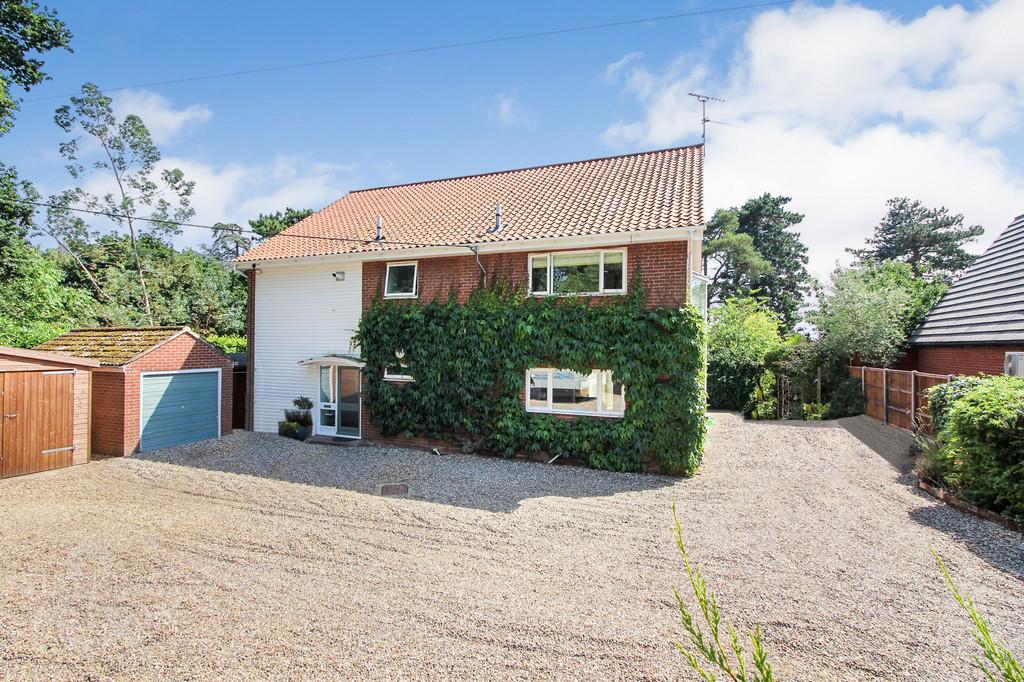 Postwick Lane, Brundall, Norwich 3 bed apartment £350,000