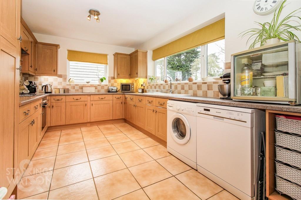 Postwick Lane, Brundall, Norwich 3 bed apartment £350,000