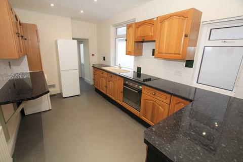 4 bedroom terraced house to rent, 12 Lord Street