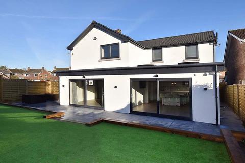 4 bedroom detached house to rent, Valley Way, Knutsford