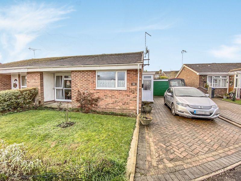 Damask Way, Warminster 2 bed semidetached bungalow £240,000
