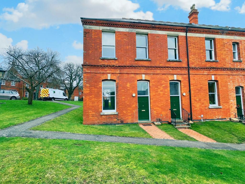 Charlton Down 2 bed end of terrace house £1,050 pcm (£242 pw)